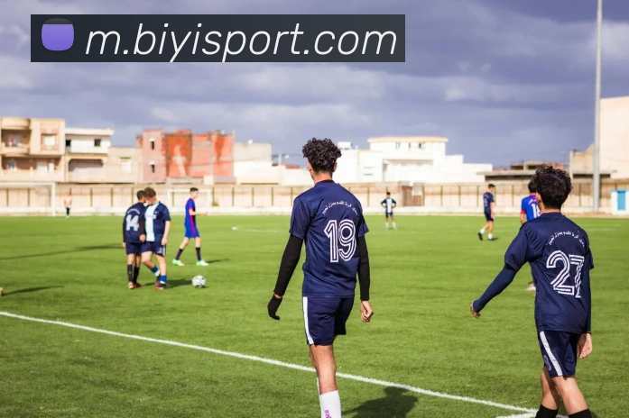 明天太阳对阵勇士杰伦格林出战成疑布克仍将缺席继续养伤